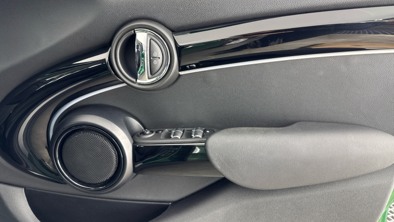 MINI Hatchback 1.5 Cooper Classic 5dr Petrol Hatchback